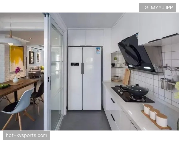 李冰洁这张机场照，化妆桌比我家厨房还讲究